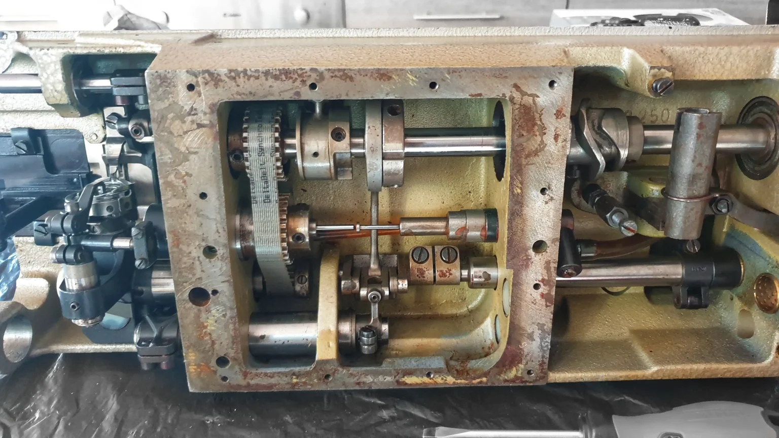 après changement de courroies pfaff zigzag