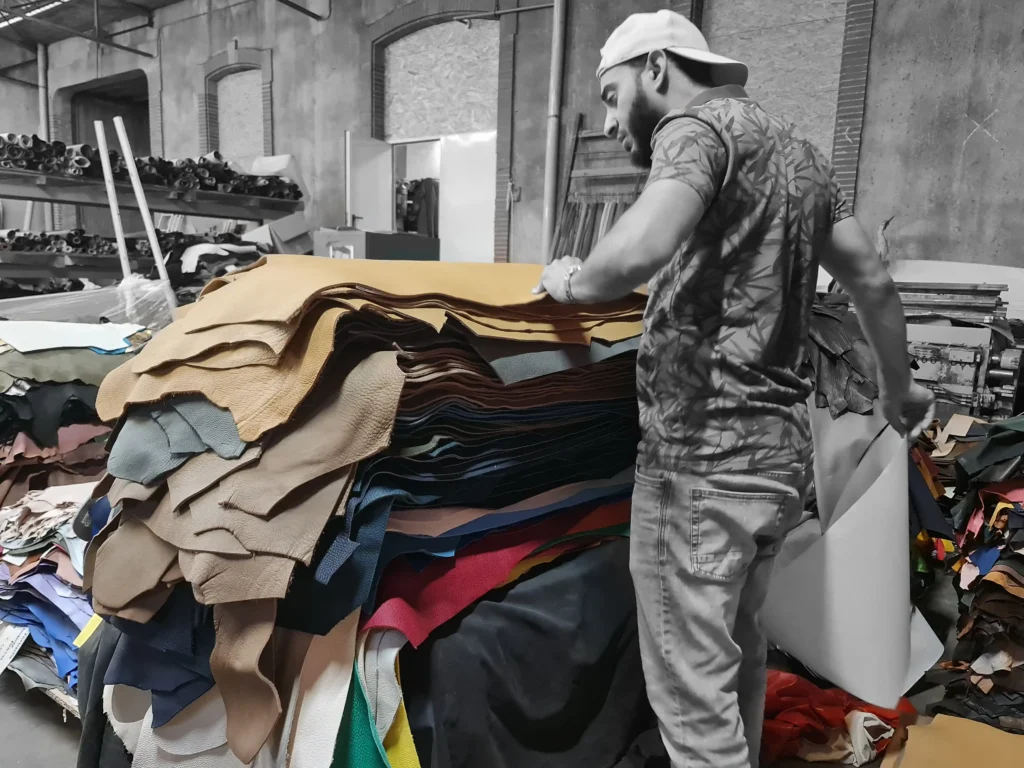 tarik impec chez le destockeur de cuir