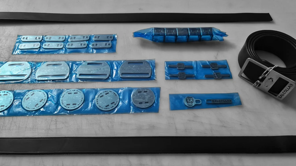 accessoires et boucles de sac Galcollab découper au laser protéger par un film