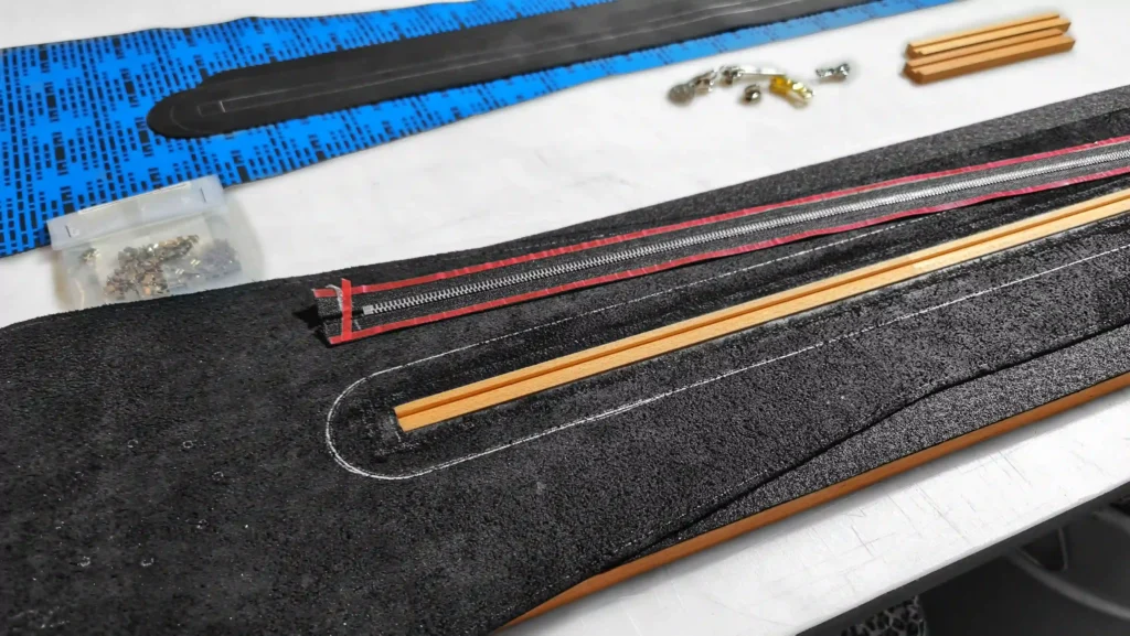 Gabarit de pose conçu pour assurer un positionnement précis, régulier et symétrique des fermetures à glissière