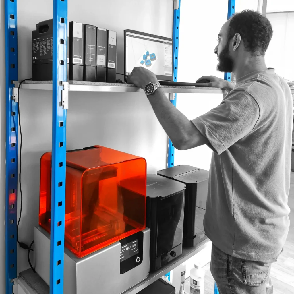 impression 3d par méthode SLA avec une imprimante Formlabs Form2 au Rlab de Carcassonne
